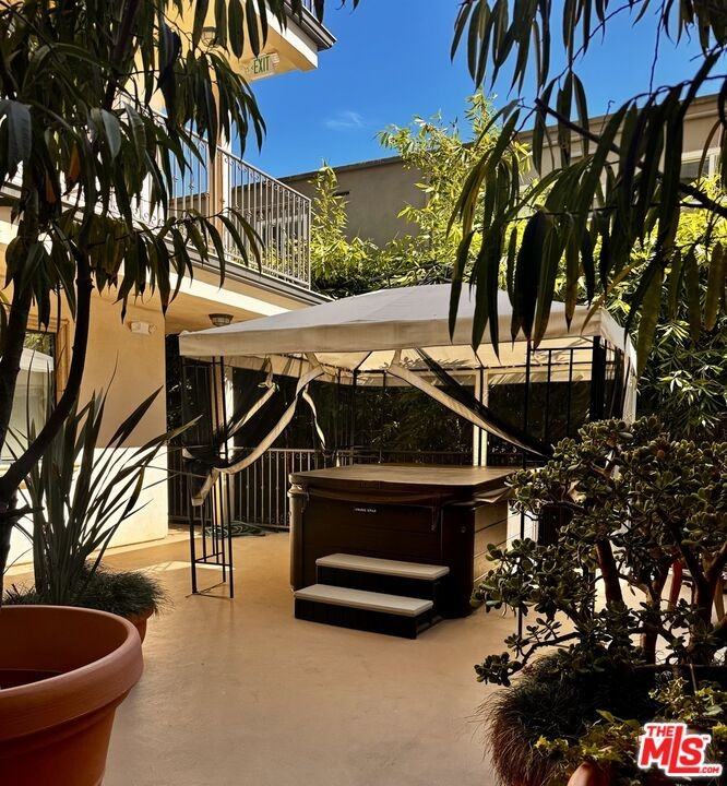 1146 Hacienda Pl #3