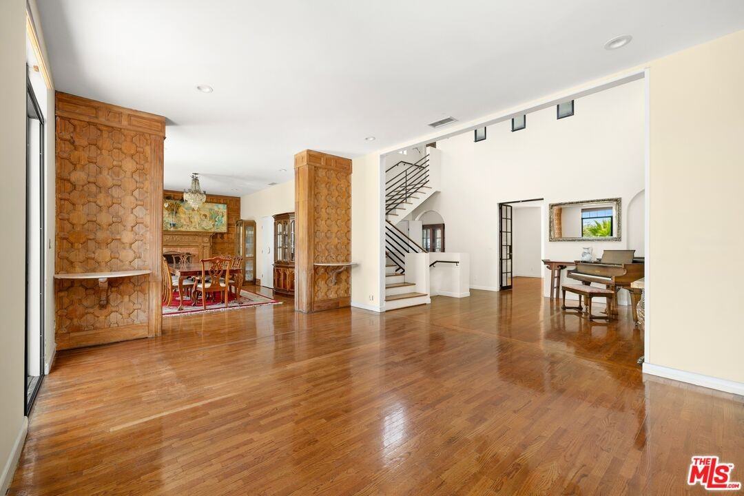 333 Dalehurst Ave - Photo 3 of 8