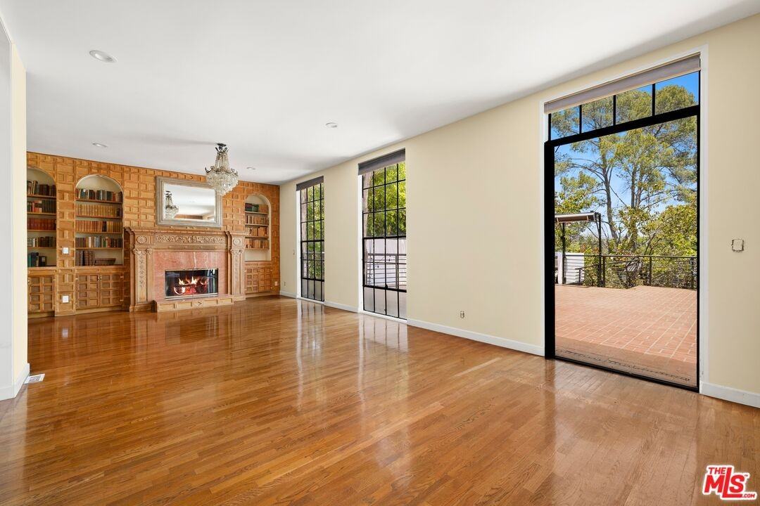 333 Dalehurst Ave - Photo 7 of 8