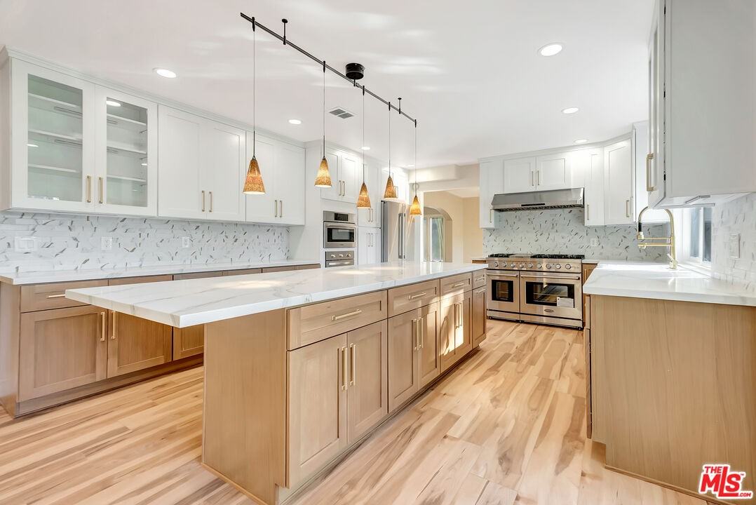 16608 Park Lane Cir - Photo 2 of 8