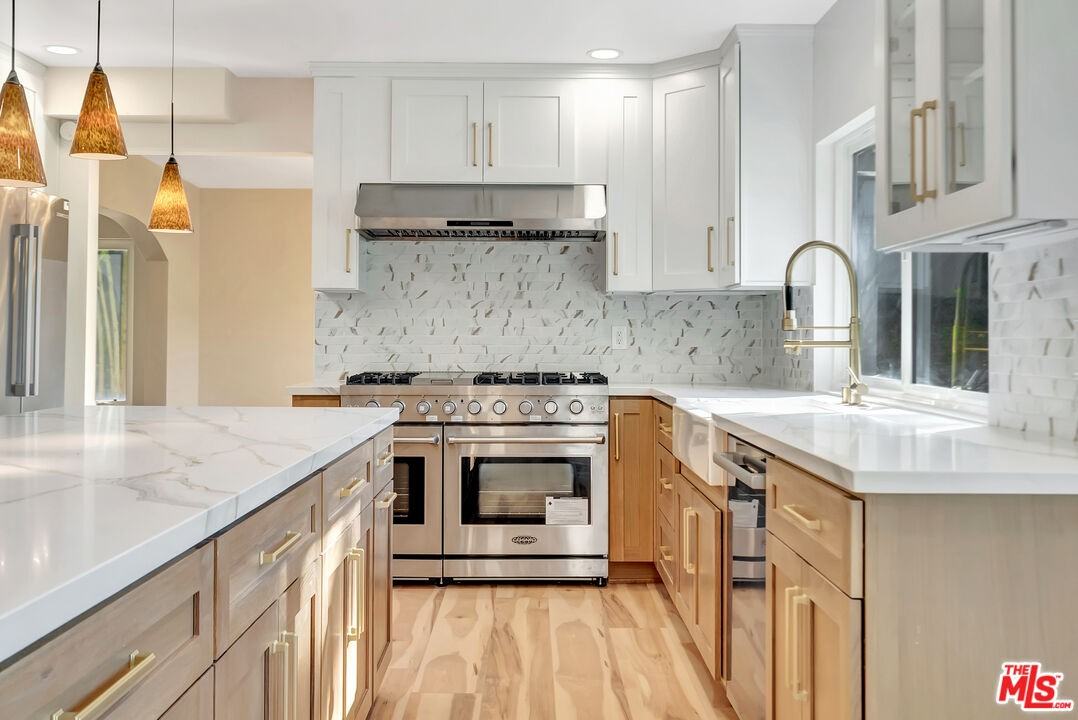 16608 Park Lane Cir - Photo 3 of 8
