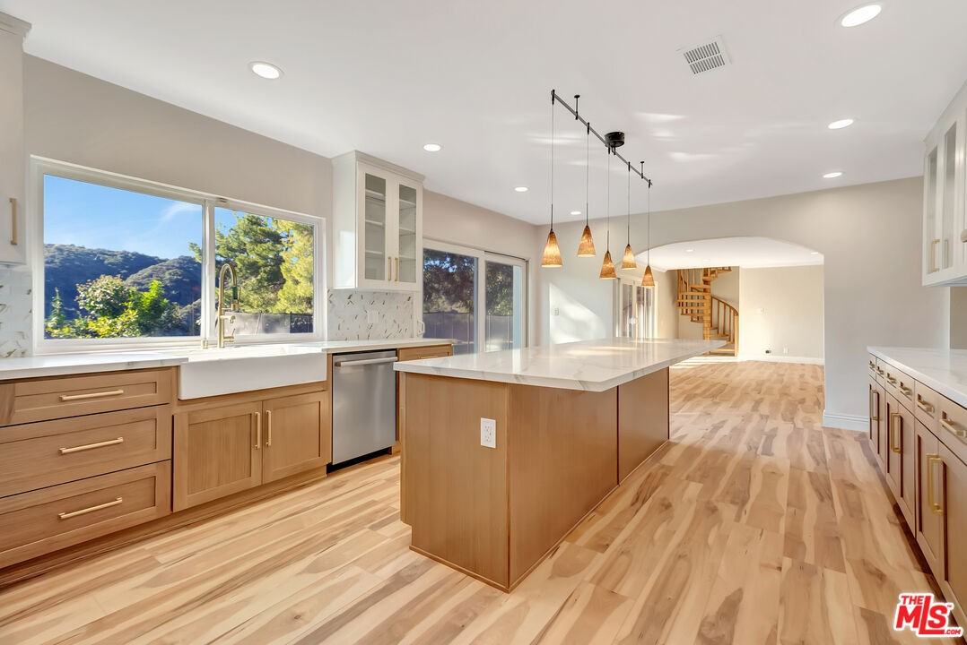 16608 Park Lane Cir - Photo 7 of 8