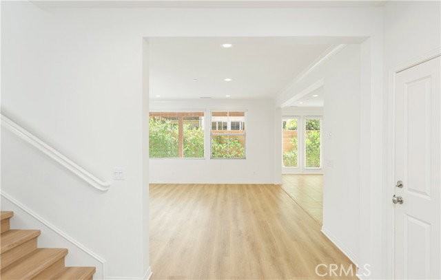 54 Lyndhurst - Photo 2 of 8