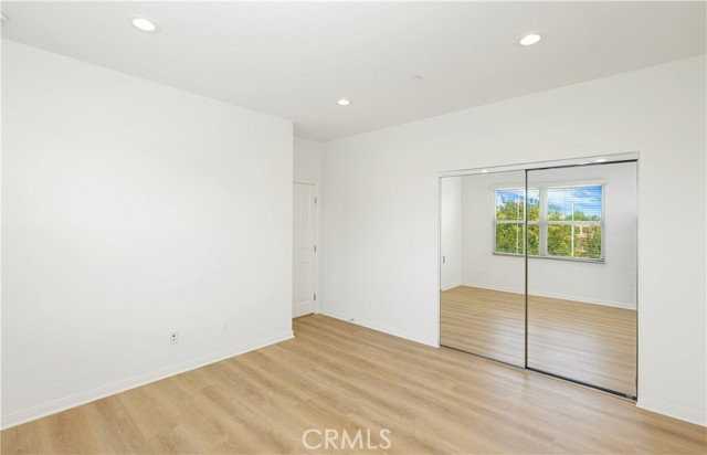 54 Lyndhurst - Photo 4 of 8