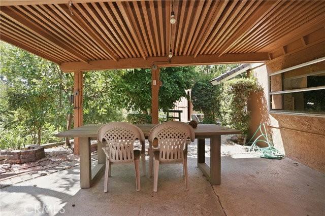 16682 Oakhurst Cir - Photo 2 of 8