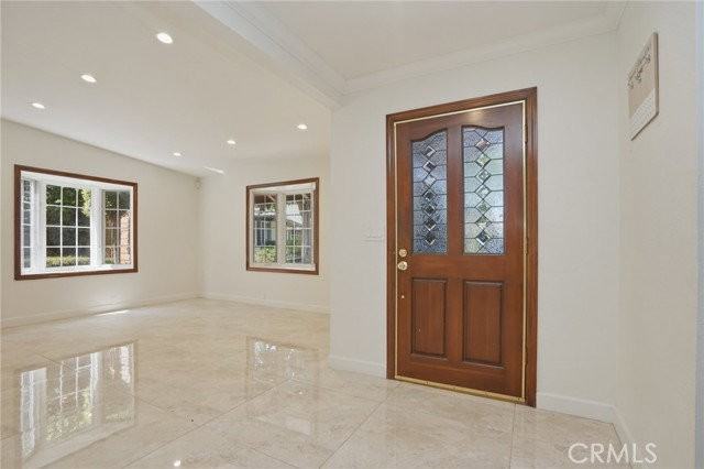16682 Oakhurst Cir - Photo 4 of 8