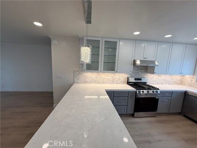 5621 Kenwood Ave - Photo 5 of 8