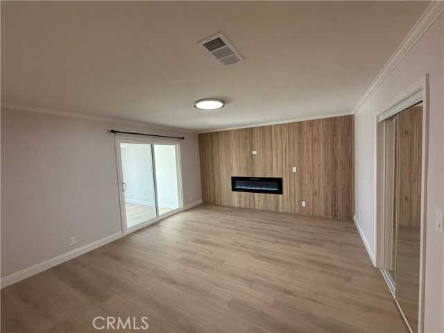 5621 Kenwood Ave - Photo 6 of 8