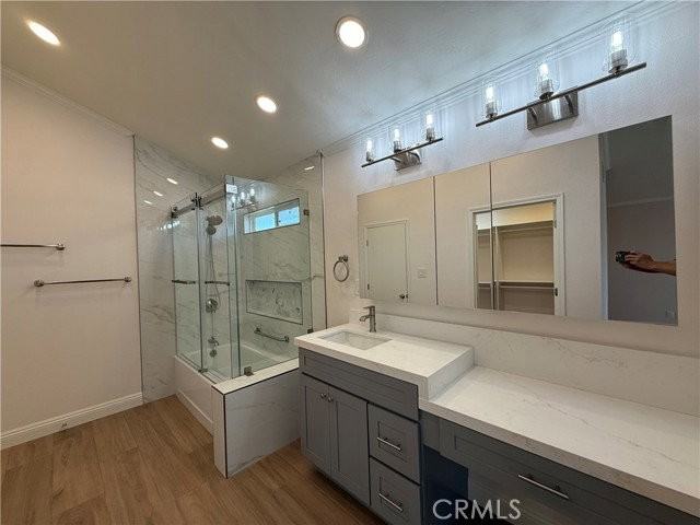 5621 Kenwood Ave - Photo 7 of 8