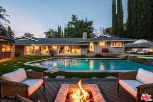 featured image of 4975 Queen Florence Ln