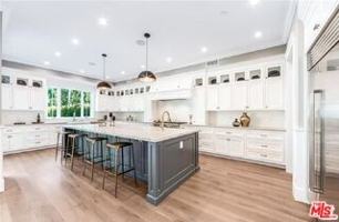 featured image of 4710 Noeline Ave