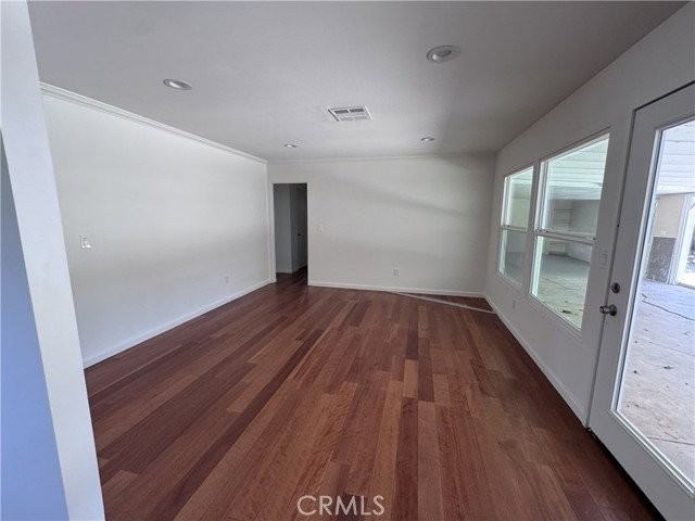 17738 Lanark St - Photo 3 of 8