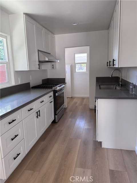 17738 Lanark St - Photo 4 of 8