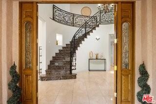 5029 Lemona Ave - Photo 4 of 8