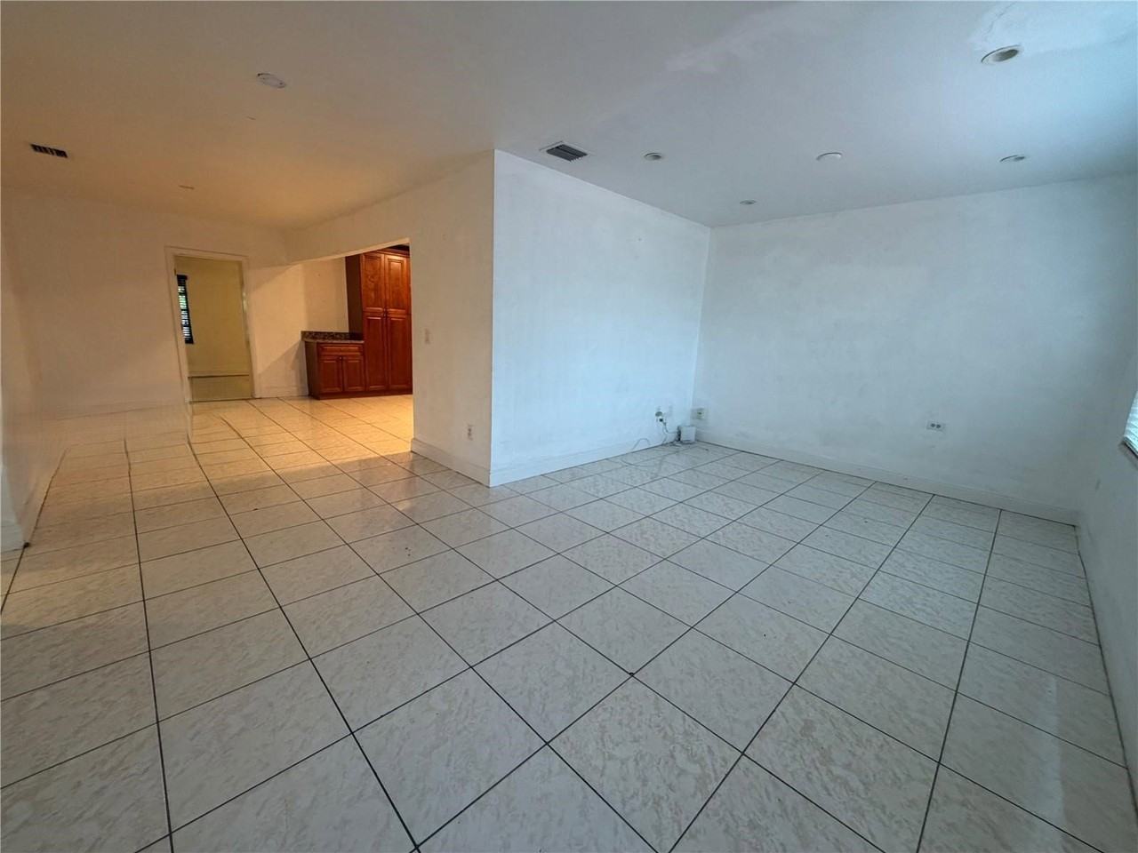 6318 Sw 27th St - Photo 3 of 5