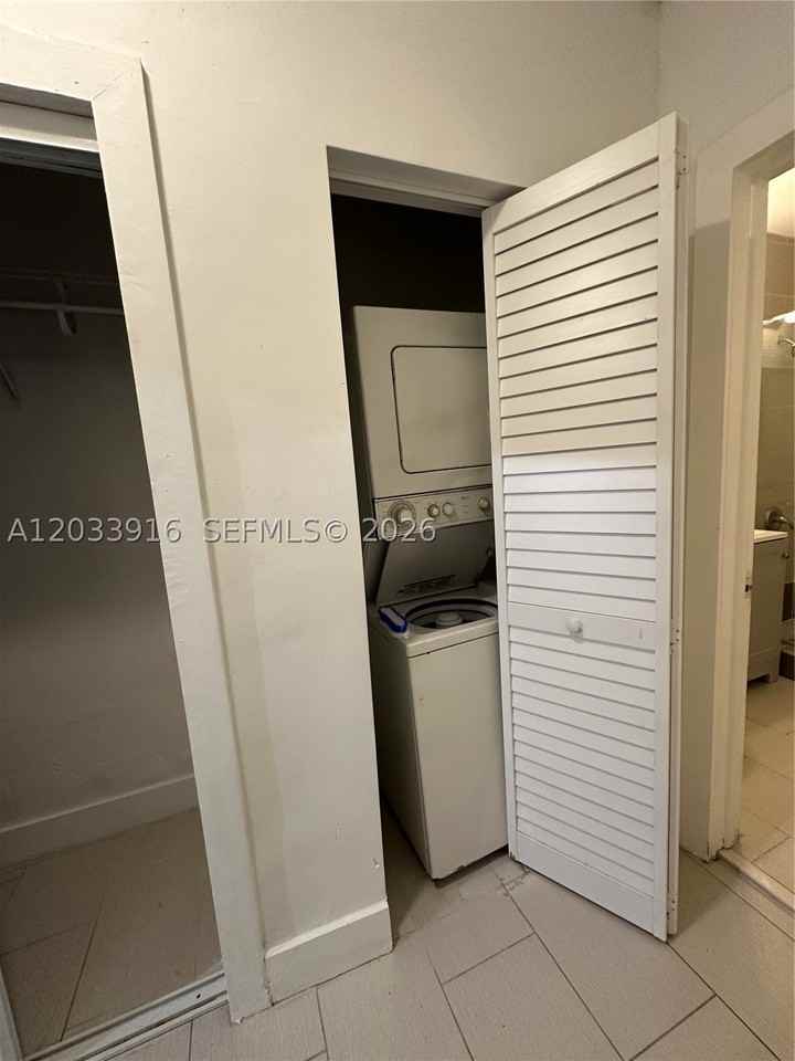 8205 Crespi Blvd #3 - Photo 6 of 18