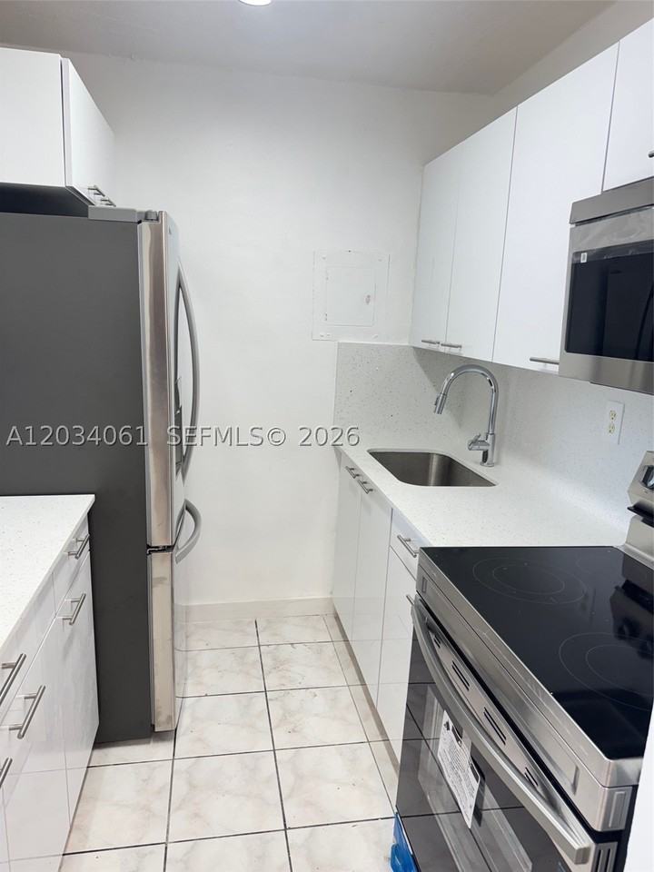 677 Sw 9th Ave #407 - Photo 6 of 23