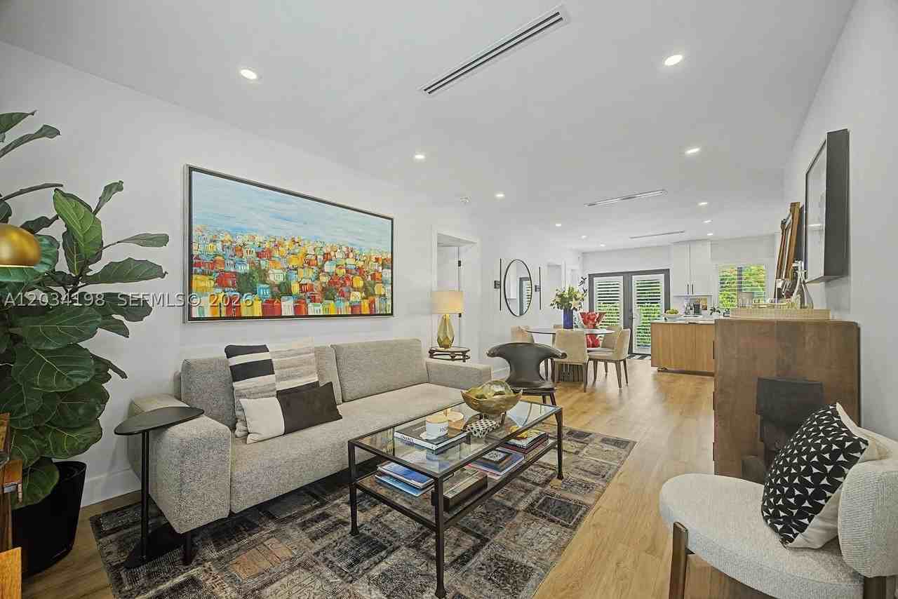 6511 Sw 18th St - Photo 3 of 22
