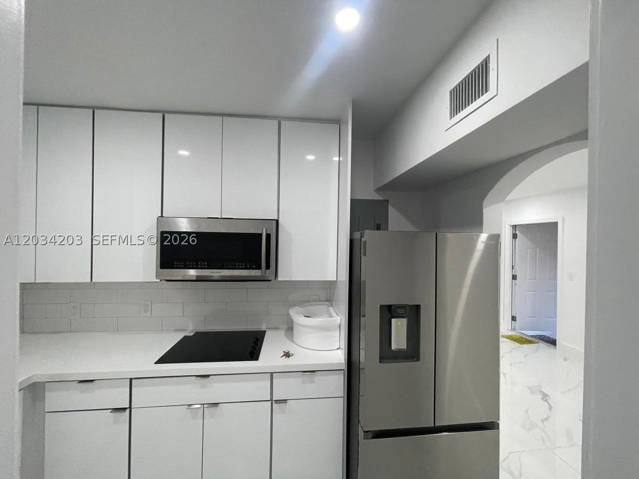 2103 Sw 60th Ave #2 - Photo 5 of 20