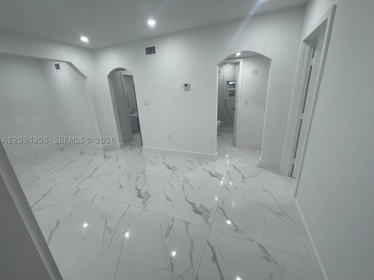 2103 Sw 60th Ave #2 - Photo 6 of 20