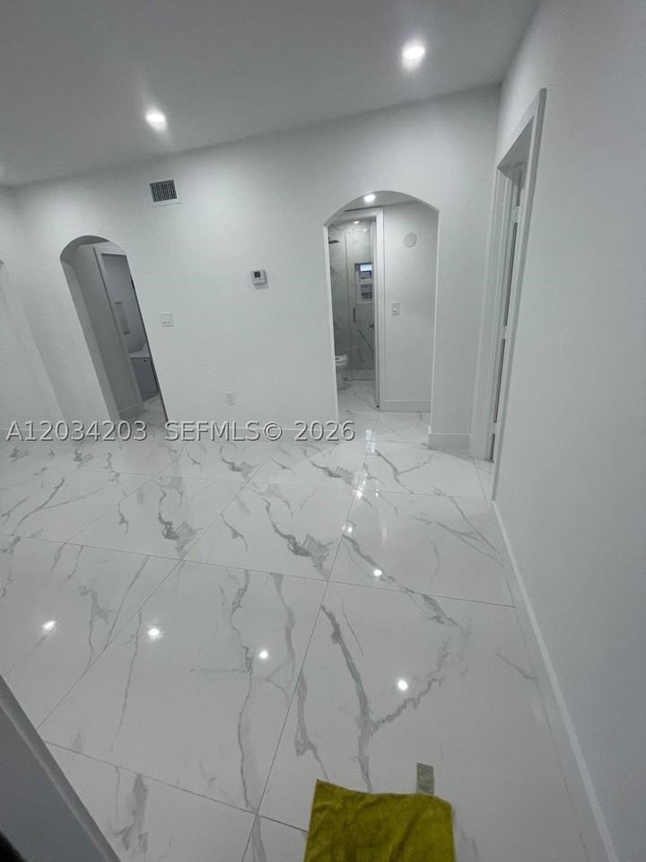 2103 Sw 60th Ave #2 - Photo 7 of 20