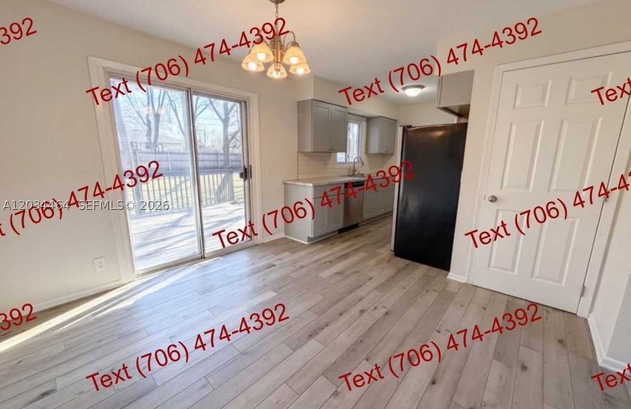 693 Sw Homeland Rd - Photo 3 of 7
