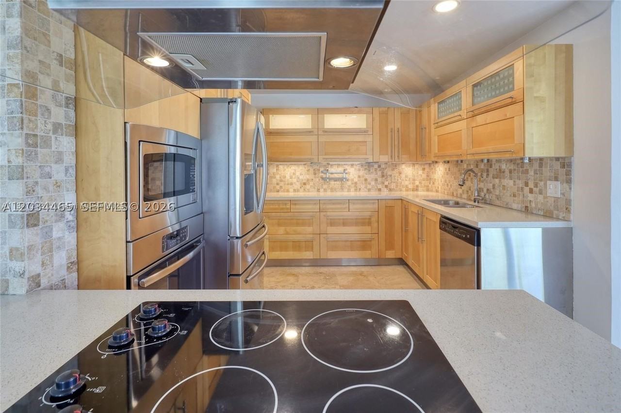 4761 Nw 98th Pl - Photo 4 of 24