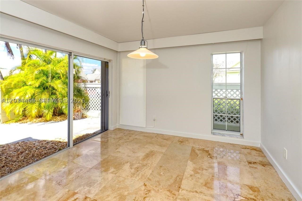 4761 Nw 98th Pl - Photo 5 of 24