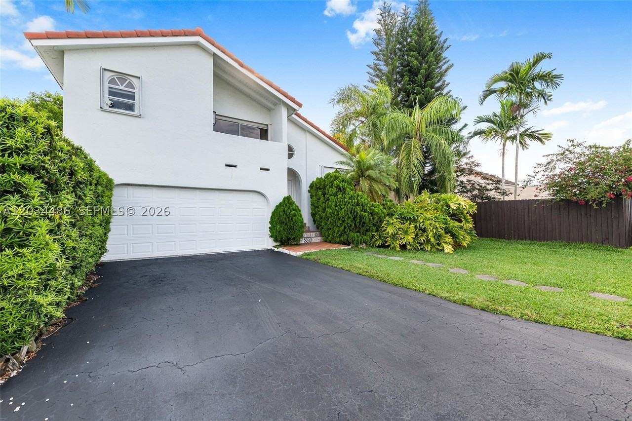 6768 Sw 104th Ave - Photo 4 of 38