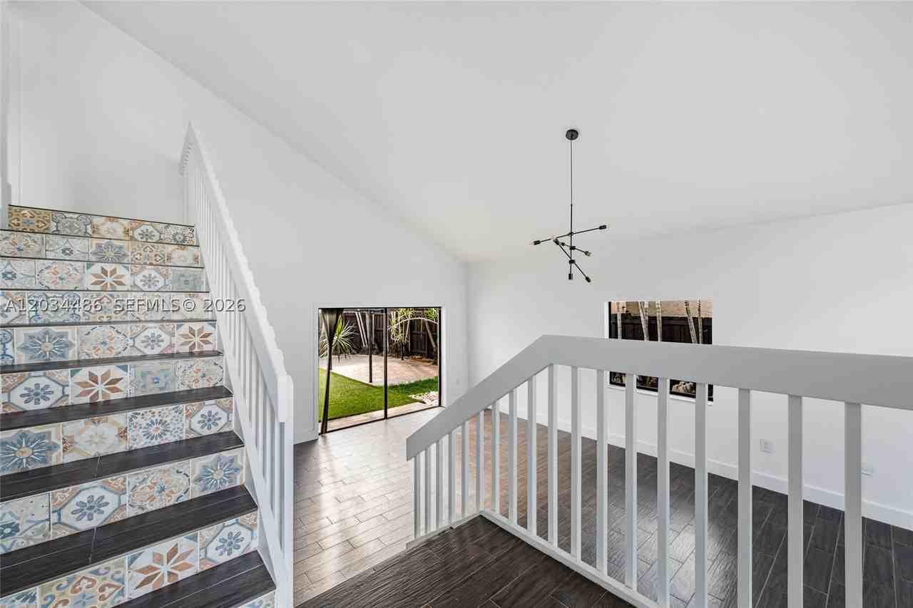 6768 Sw 104th Ave - Photo 6 of 38
