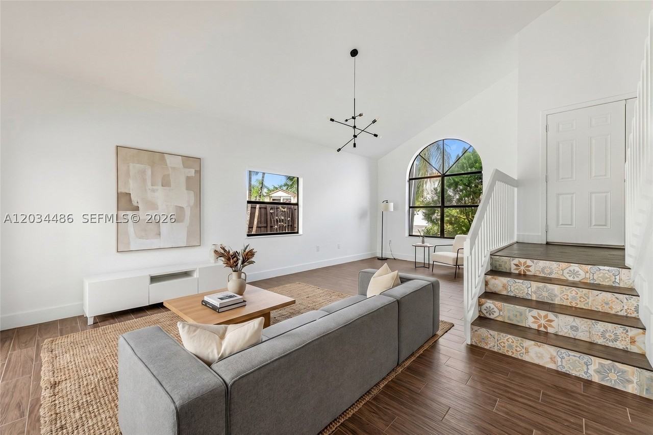 6768 Sw 104th Ave - Photo 7 of 38