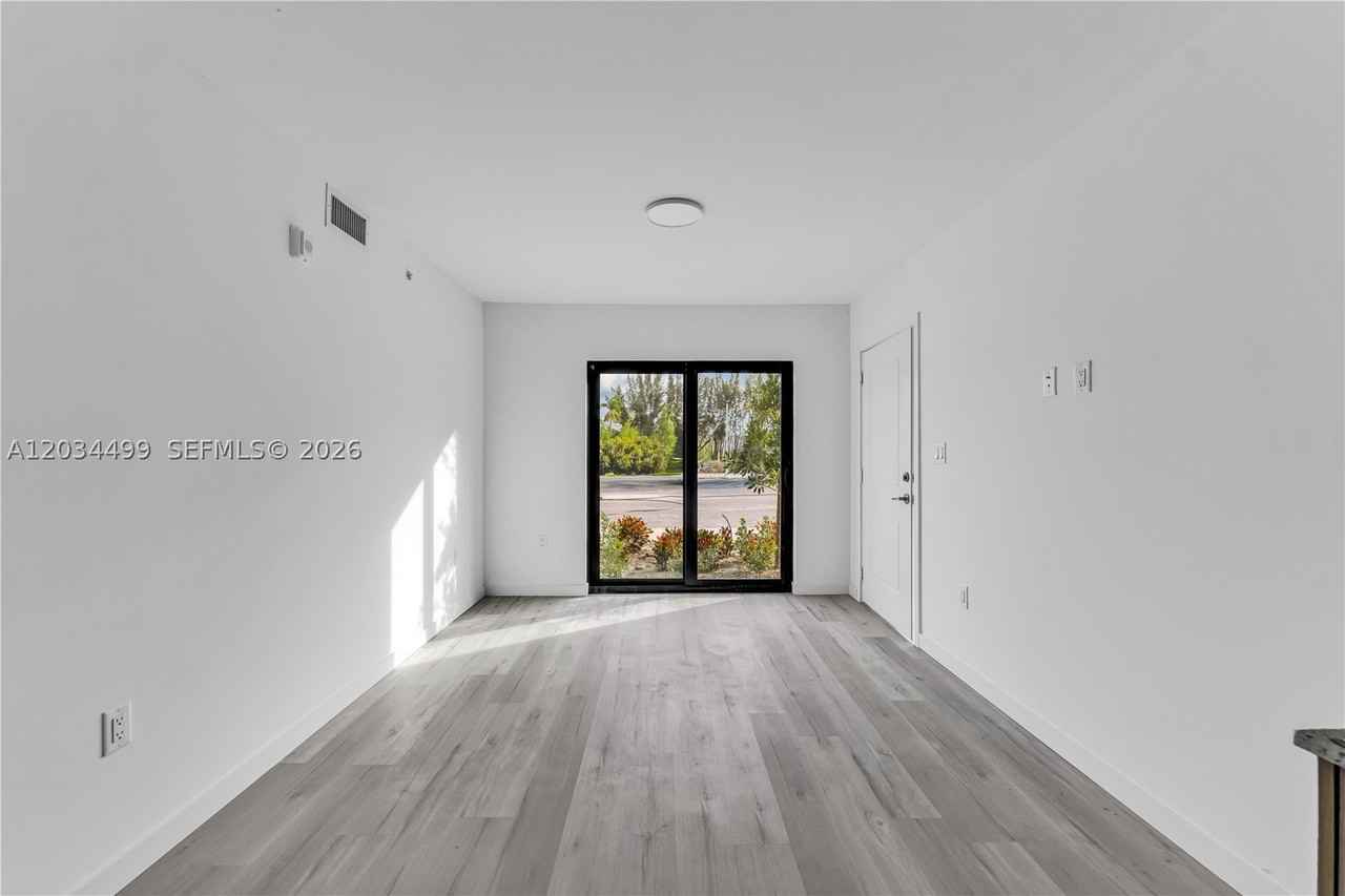 175 Nw 160th St #110 - Photo 2 of 14