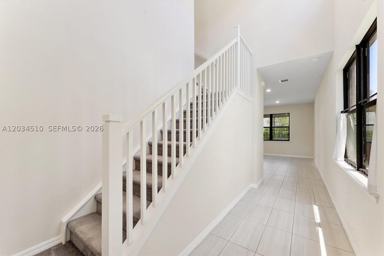 2485 Primrose Pl - Photo 4 of 43