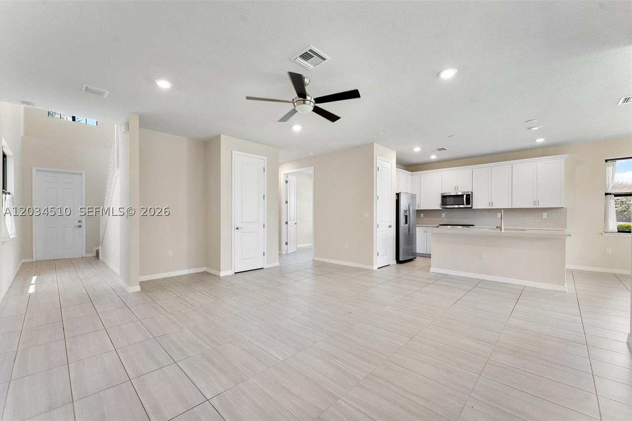 2485 Primrose Pl - Photo 6 of 43