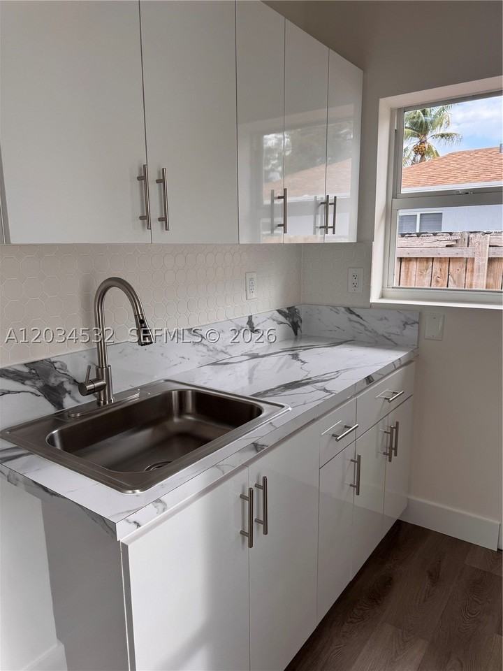 2239 Nw 87th St #8 - Photo 7 of 9