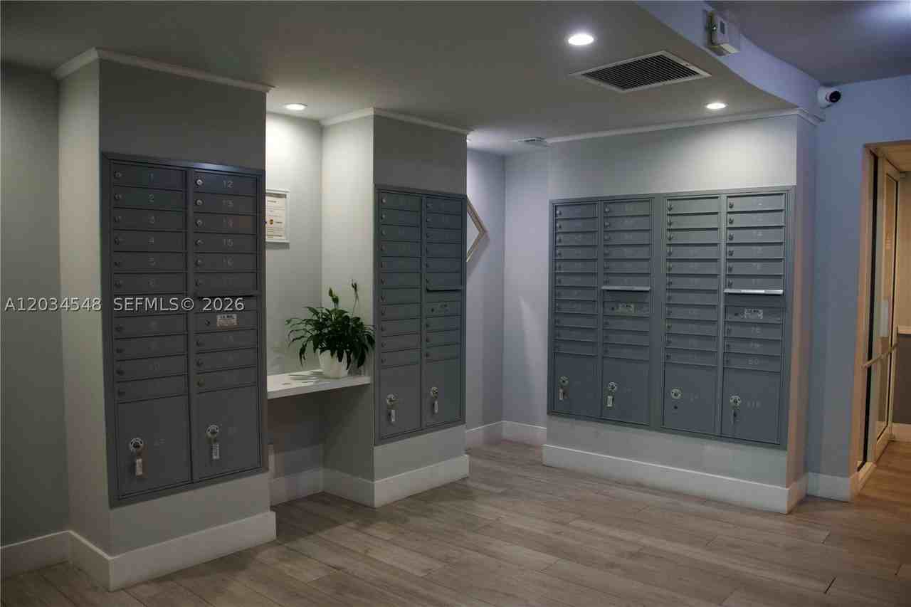 9125 Sw 77th Ave #501 - Photo 4 of 20