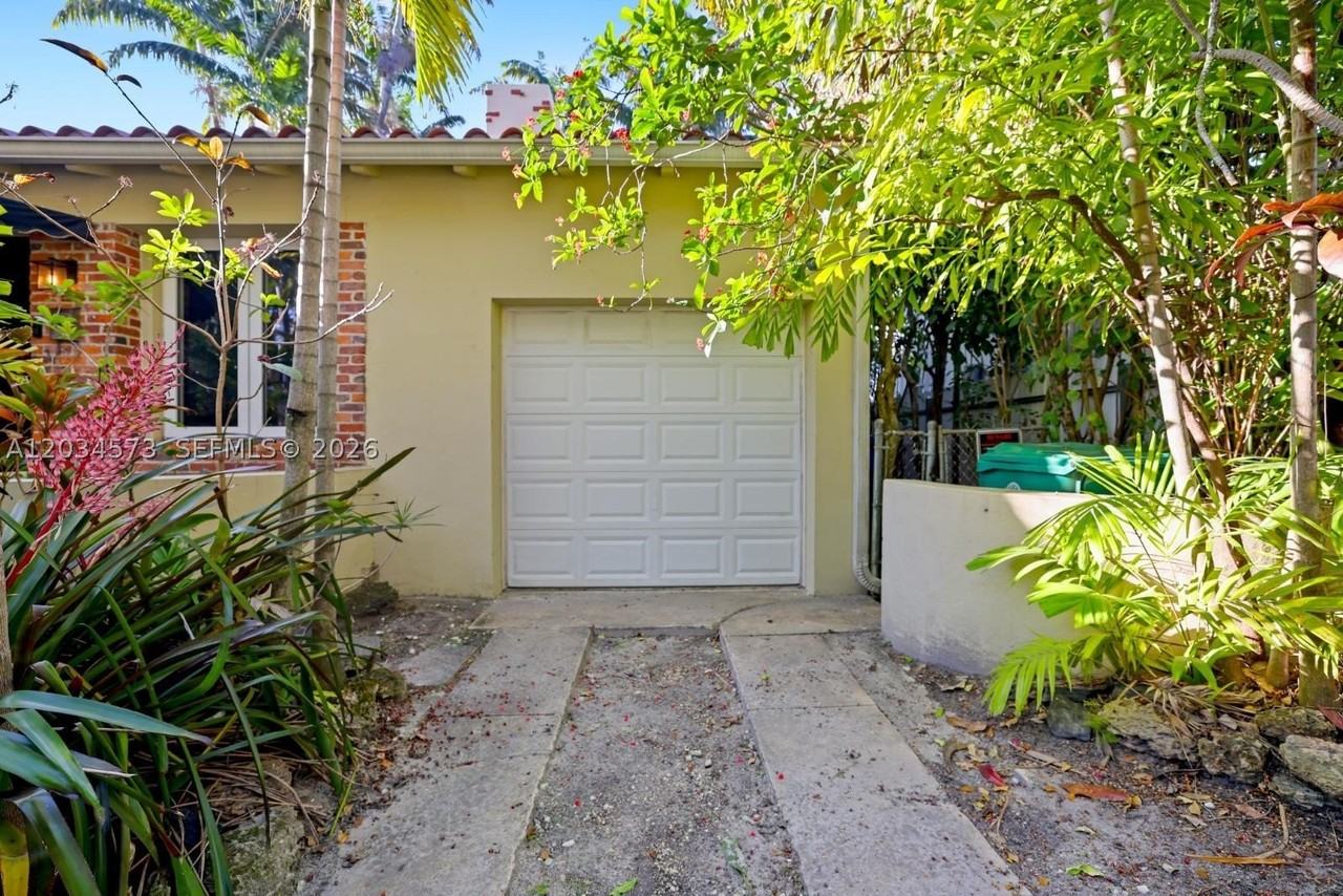 720 Nw 75th St - Photo 3 of 25