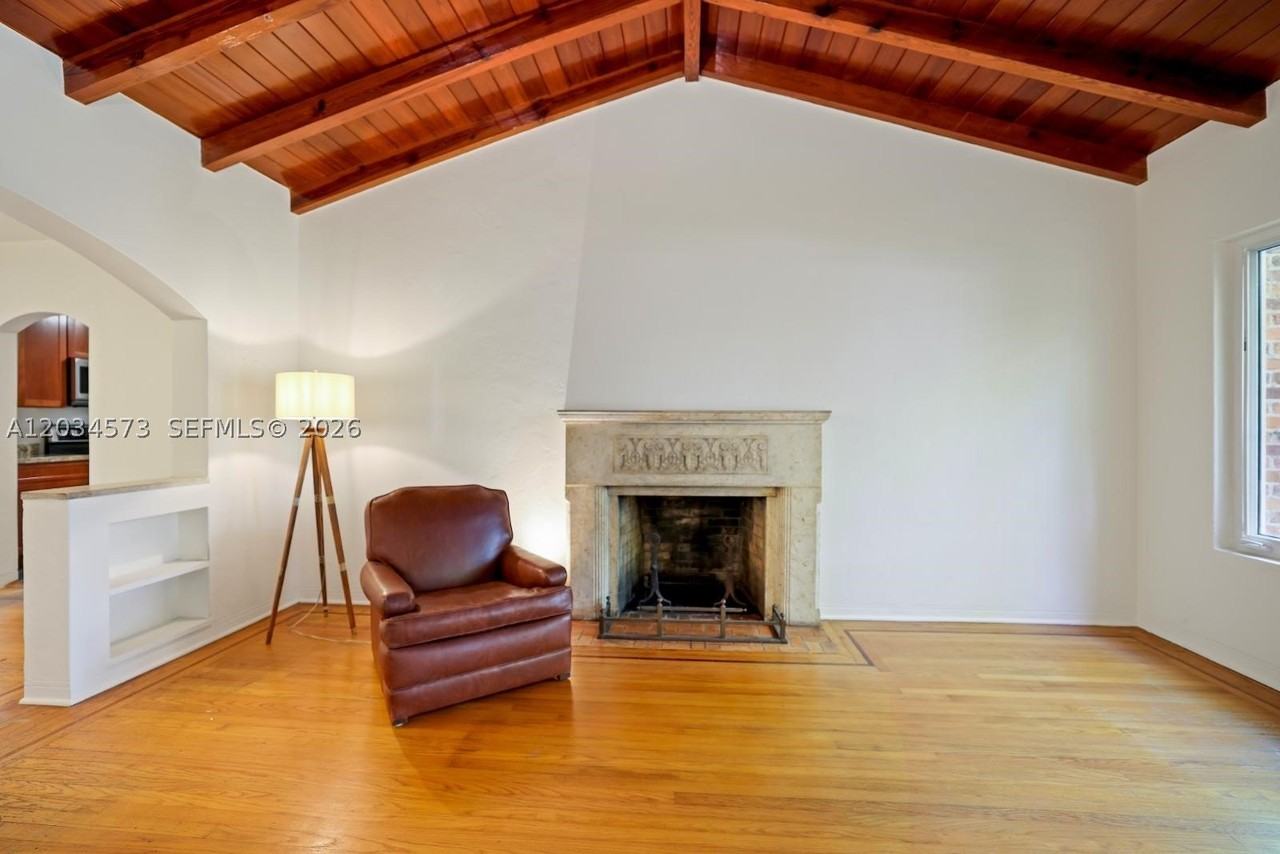 720 Nw 75th St - Photo 6 of 25
