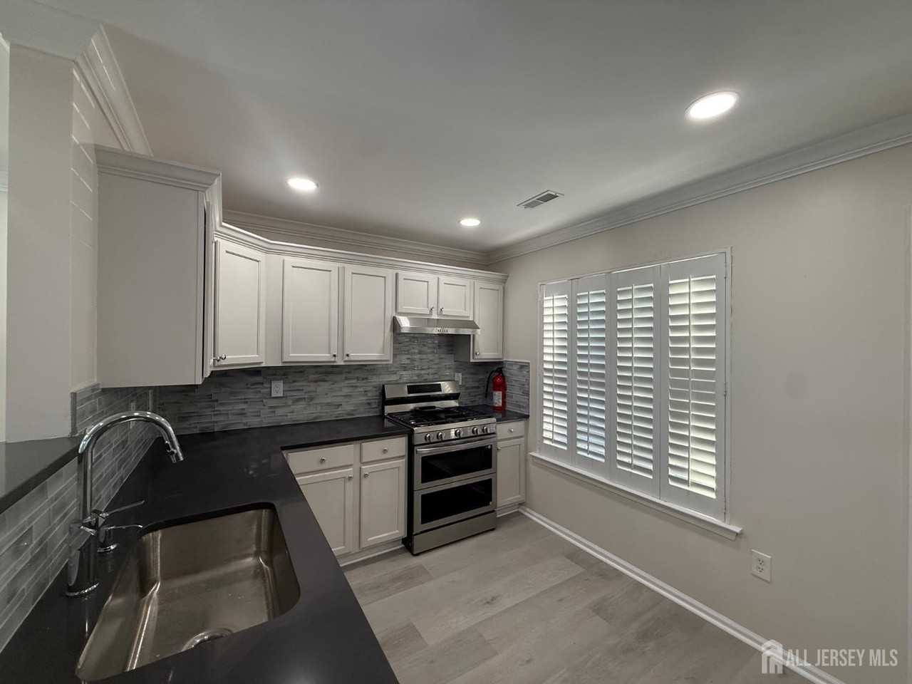 1 Boehm Dr - Photo 5 of 21