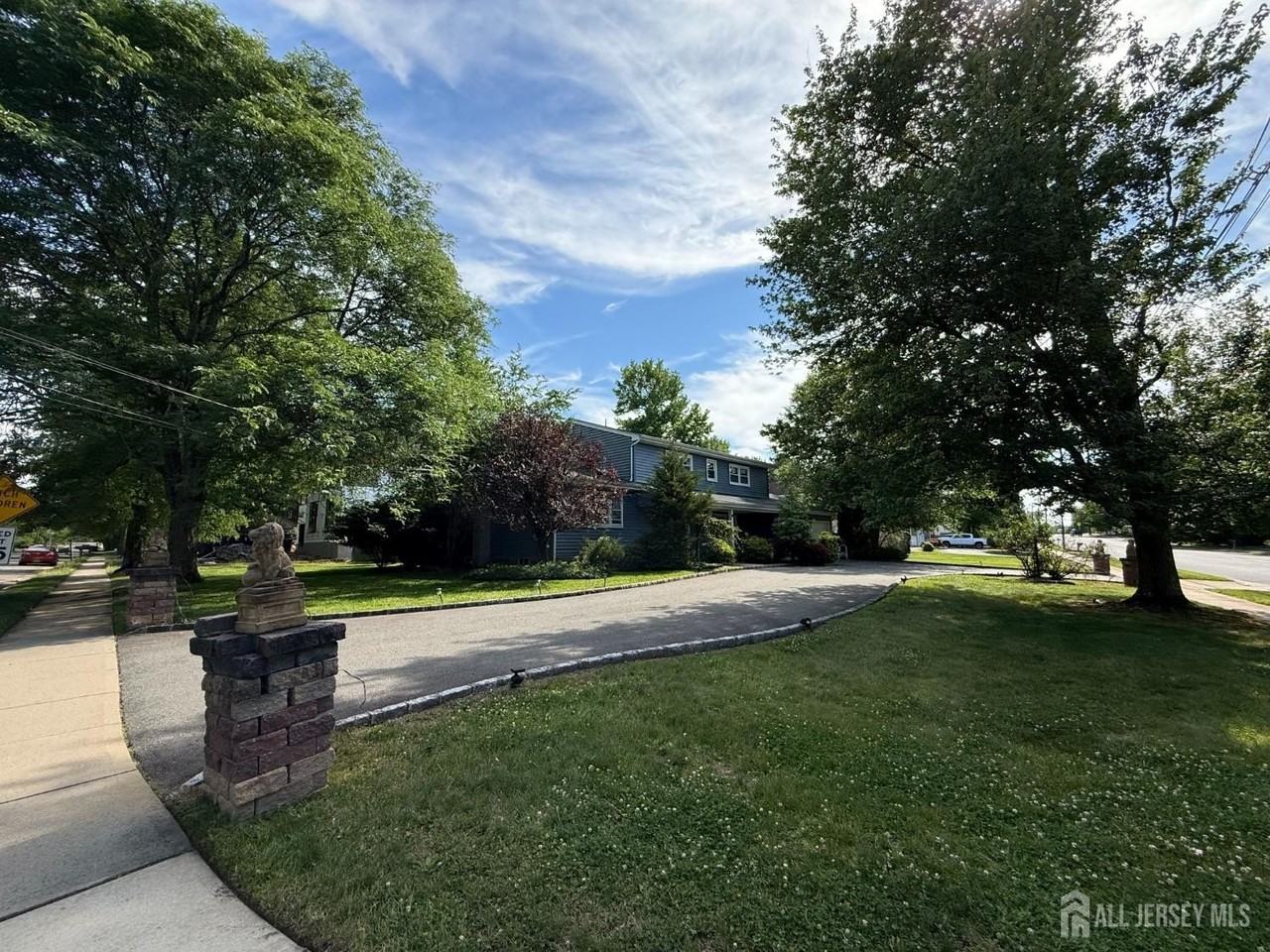 43 Jonathan Dr - Photo 4 of 31