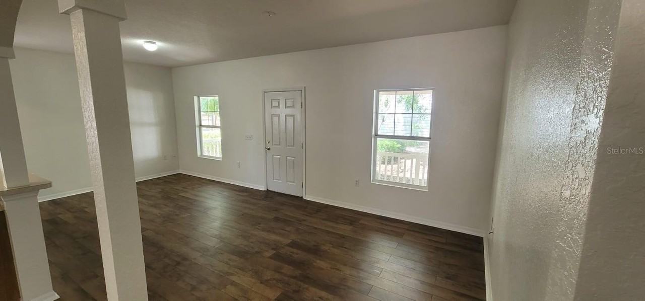 1004 Park Central Cir - Photo 3 of 8