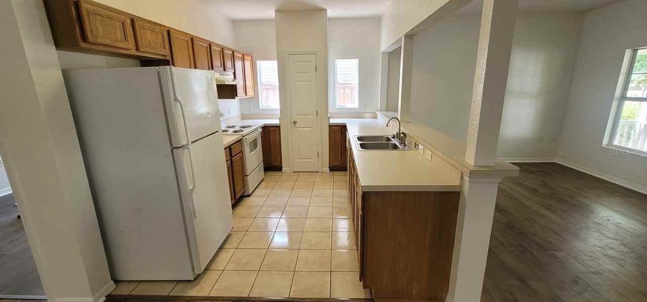 1004 Park Central Cir - Photo 5 of 8