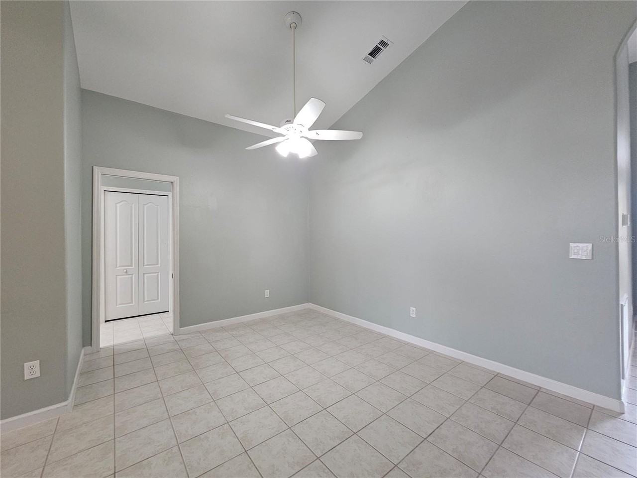 15230 Markham Dr - Photo 3 of 20
