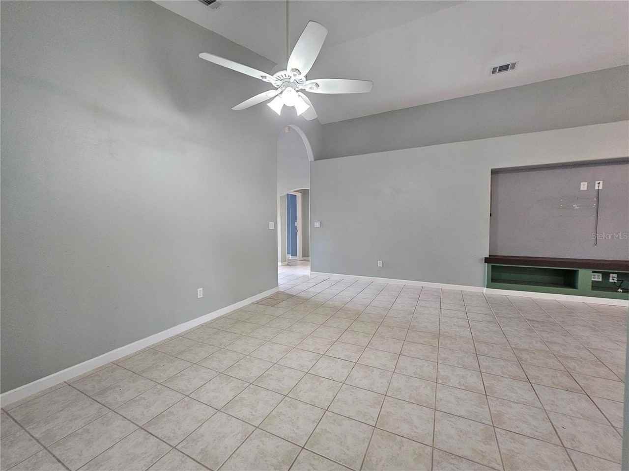 15230 Markham Dr - Photo 4 of 20