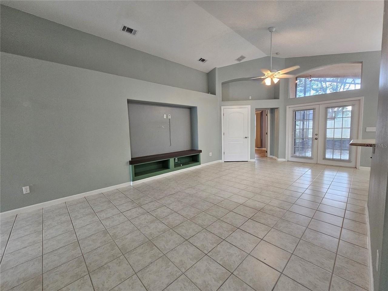 15230 Markham Dr - Photo 5 of 20