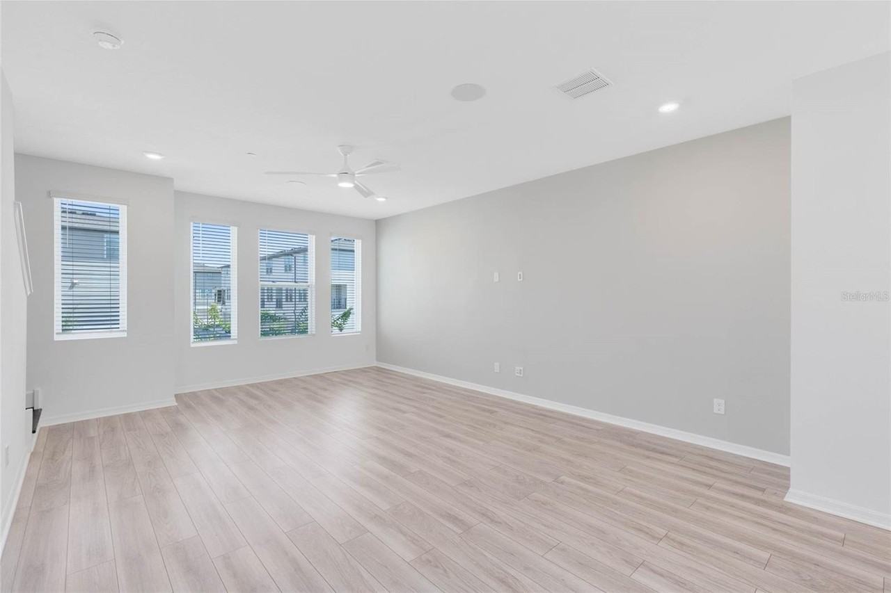 8472 Sperry St - Photo 7 of 39