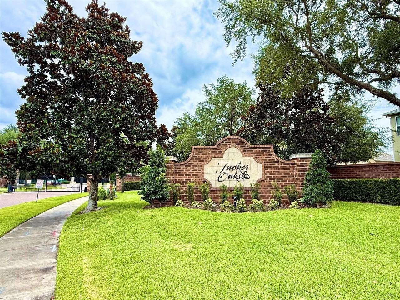 1535 Broken Oak Dr #37B - Photo 2 of 38