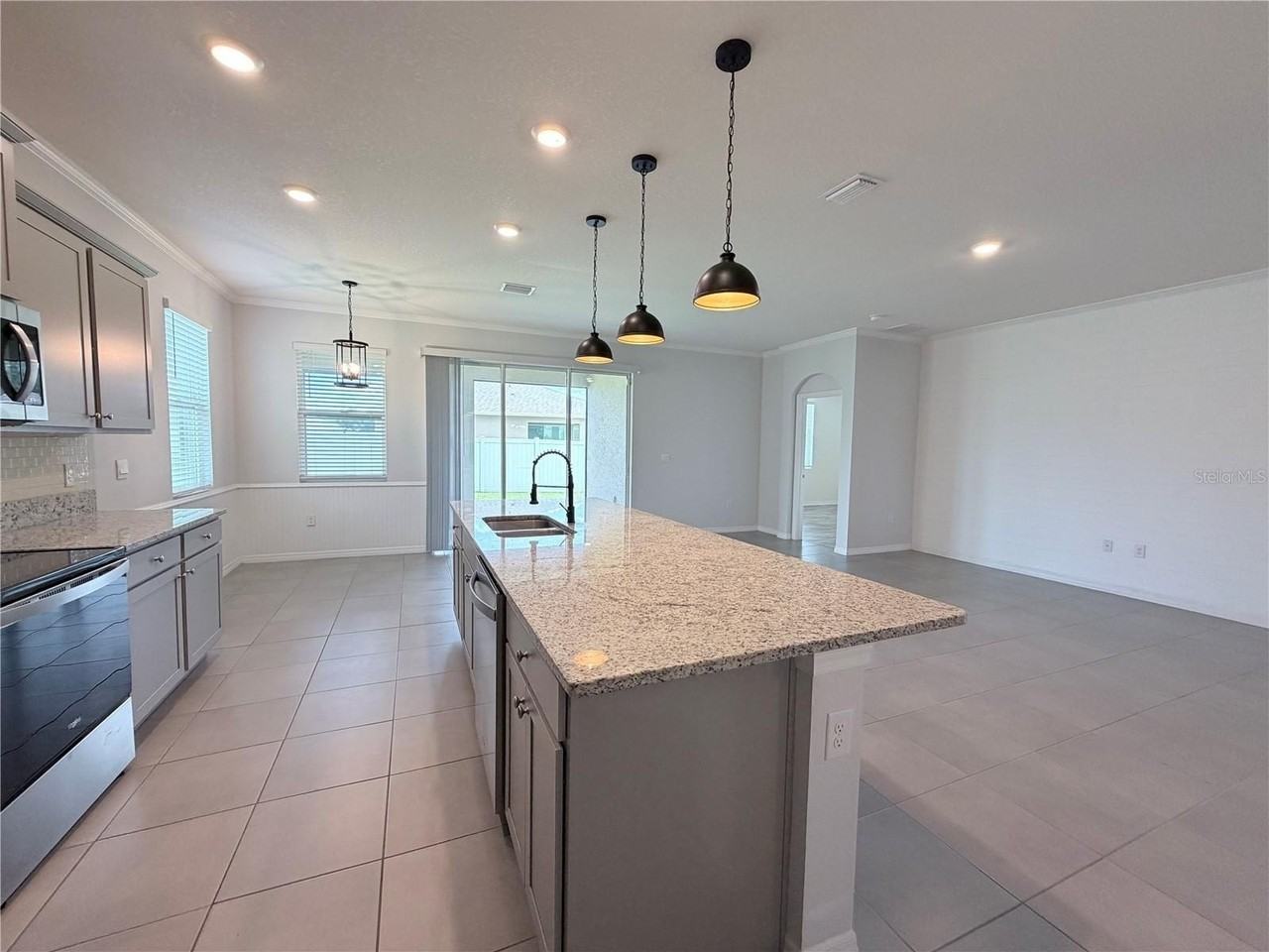 8810 Sw 63rd Ave - Photo 7 of 30