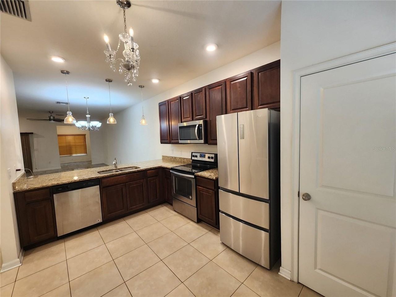 1112 Hillhurst Dr - Photo 6 of 41