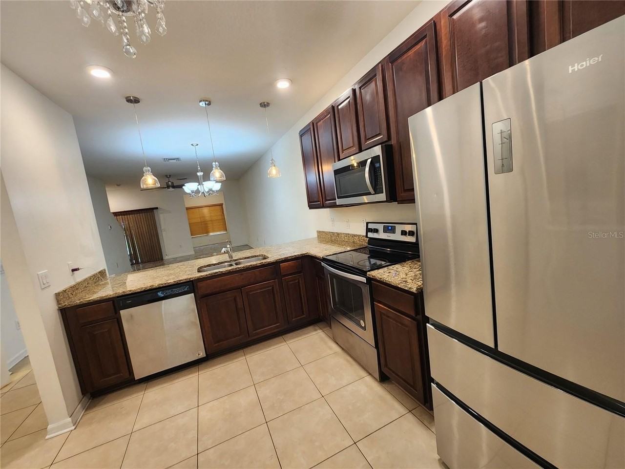 1112 Hillhurst Dr - Photo 7 of 41